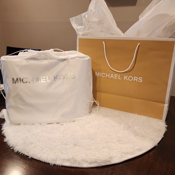Michael Kors Women's Manhattan Smooth Leather Shoulder Tote Bag/Lt Cream/NWT/ - Picture 16 of 17